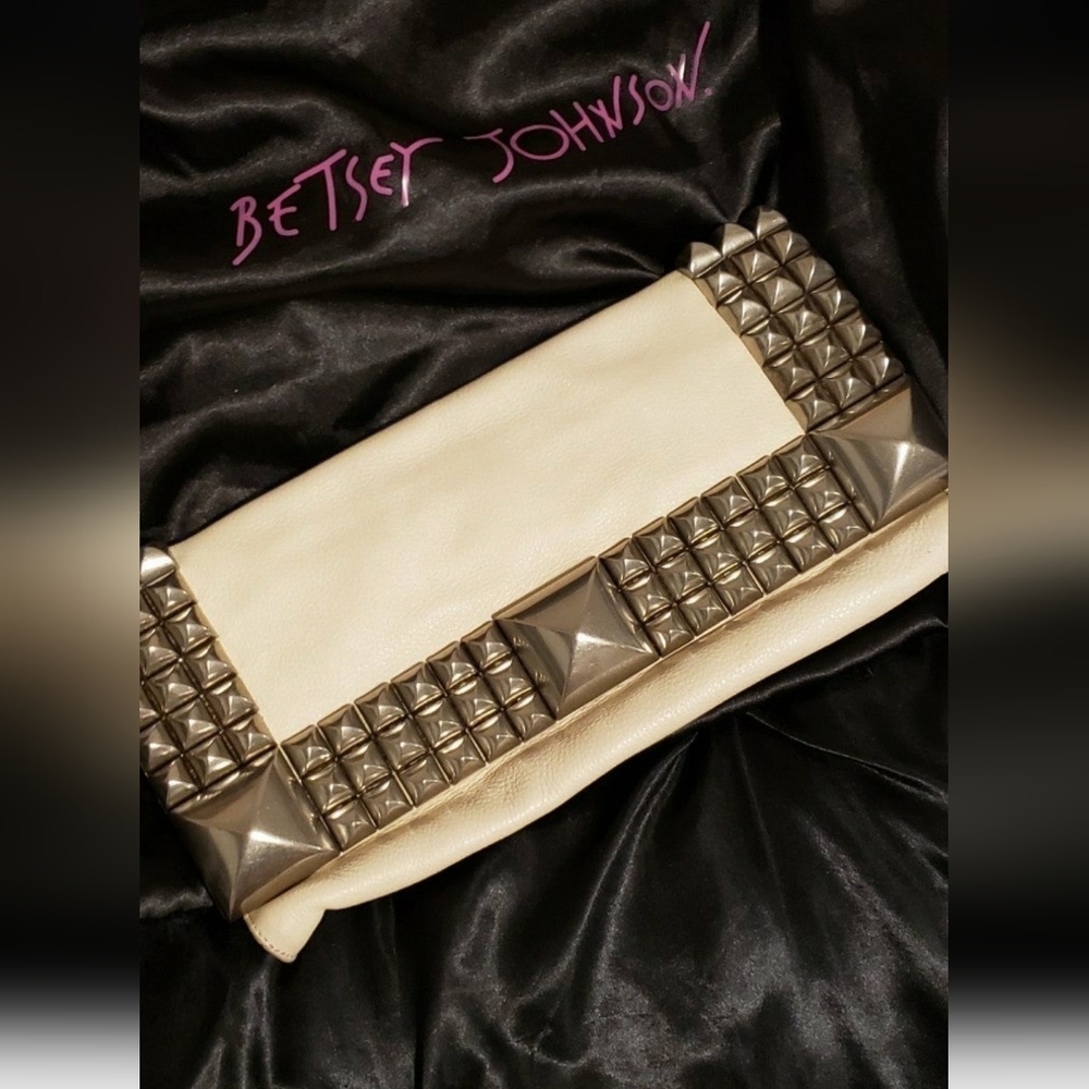 Vintage ivory leather betsey johnson original pyramid stud clutch